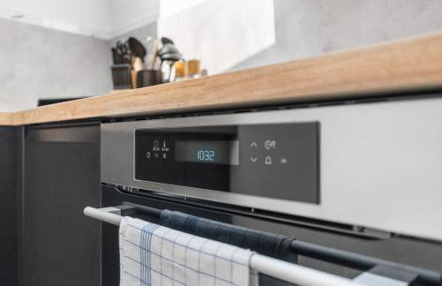 DG - Einfach aber sehr komfortabel - Wohnung für bis zu 12 Personen - Gruppen, Messe, Monteure, Studenten - Voll ausgestattet - 3 Smart-TV 55 Zoll Netflix, 1000 Mbit WLAN, voll ausgestattete Küche - Foto 20