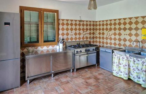 Gorgeous Apartment In Camporosso - Photo 19