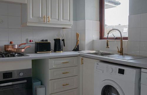 Stylish Waterfront Apartment - Photo 21