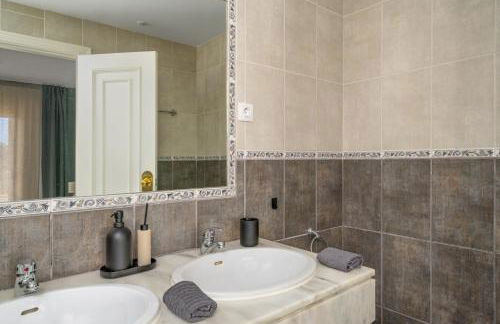 Two bedroom, two bathroom, balcony, pool area, view - Photo 11