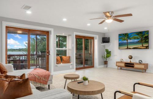 Lakefront Retreat Sleeps 15 Starlink Internet - Foto 27