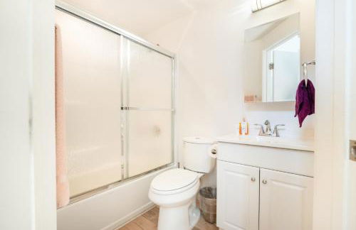 Unique 3-Level Loft with One bedroom & Two Full Bathroom - Foto 19