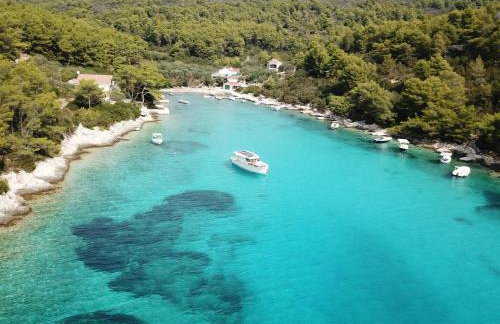 Villa Green Bay Apartments - Photo 11