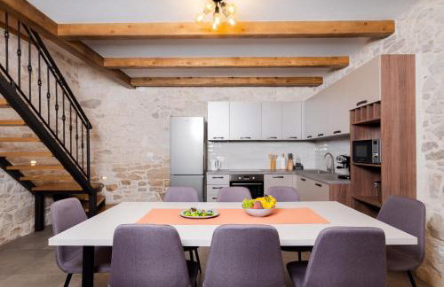 Stone house with pool and yard - Villa Histra - Foto 8