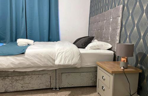 Lovely Spacious House Family & Contractor Friendly 3 Bedroom Near Leeds Centre Sleeps 8 - Foto 12