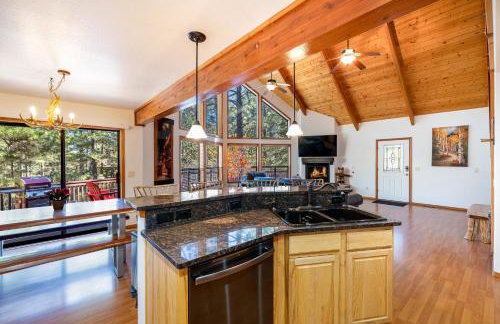 Chalet in the Pines Spa Game Room Wraparound Deck - Foto 34