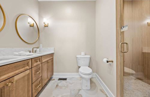 NEW Spacious Clarkson Getaway w Games & Yard - Foto 43