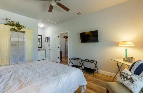 La Casita: Hot-tub & Firepit, 15 min to Fred! - Photo 35