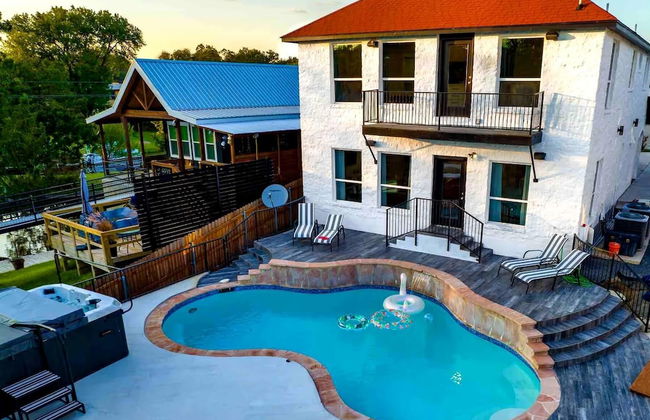 Lakefront Home w/ Pool, Spa, & Game Room! - Foto 1