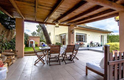 Catalunya Casas Unique Costa Brava Abode with train access to BCN - Foto 41