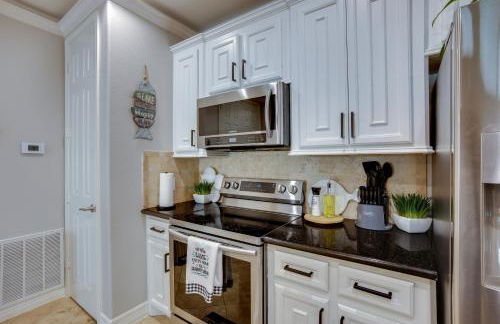 Lake Conroe Waterfront Home Patio and Shared Pool! - Photo 12