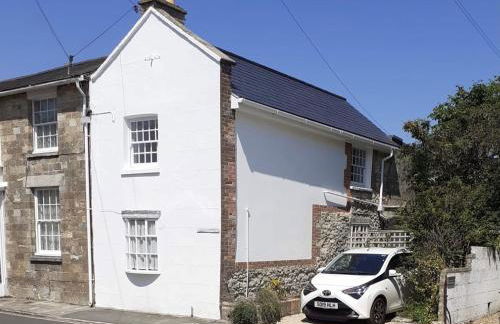 Grove Cottage - Photo 1