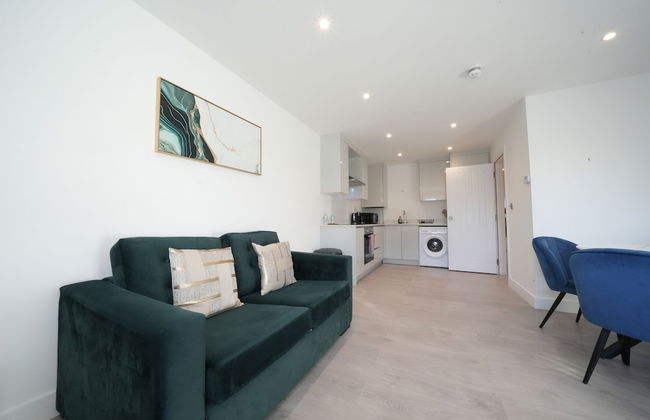 Heathrow Charge and Go - Photo 54