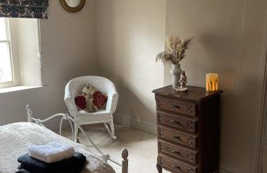 Stunning 2-bedroomed Cottage - Photo 30