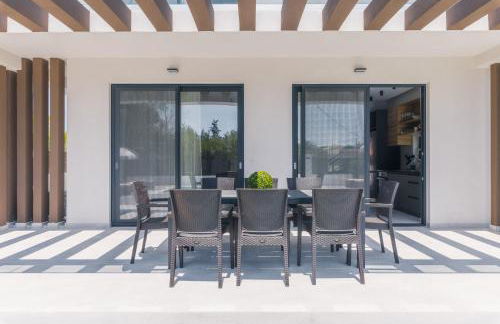 Infinity Holiday Villas - Private Pool, close to Kalamaki Centre, by ZanteWize - Foto 41