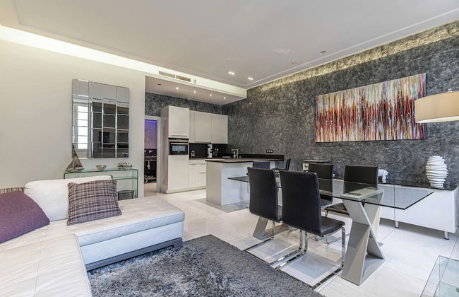 Large Renovated Studio - rue Hoche - Cannes Center - Foto 7