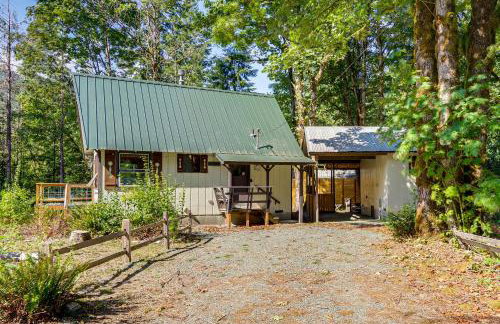 Walk to Skykomish River: Wooded Escape w/ Fire Pit - Foto 25