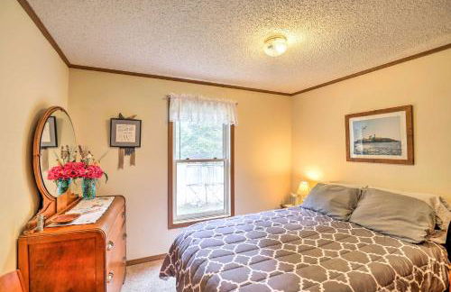 Finger Lakes Retreat with Sunroom, Fire Pit and BBQ! - Foto 16