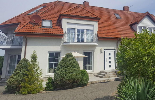 Large, Comfortable Holiday Villa, Private Garden - Photo 1