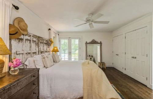 Luxury Sag Harbor Home with Heated Pool & Charm - Foto 19