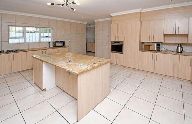 Zwelakho Luxury furnished apartments - Photo 16