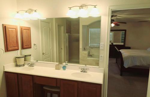 Dallas Lakeside Bliss Stay - Private Pool, Air hockey and High speed internet - Foto 36