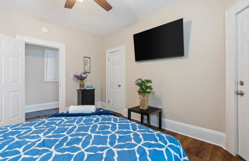 Bungalow Retreat! - Photo 18