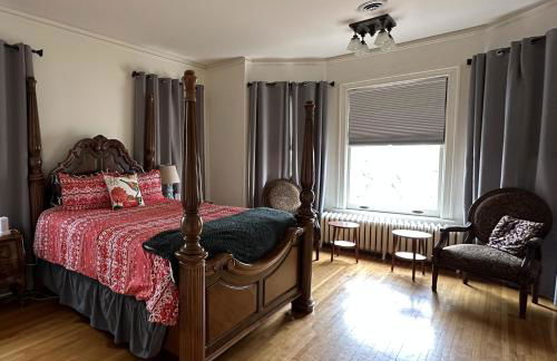 Historic Tudor with River Views & Fun Gaming Room - Foto 16