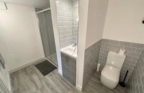 Fantastic convenient 2 Bedroom 2 bathroom Perfect for Stansted Airport, 3 minute walk to Bishops Stortford Train Station! - Foto 7