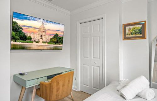 - Free Parking & 5-Min Walk To Metro - Book Now! - Photo 6