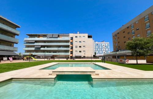 NEW! Apartamento con 2 piscinas, parque infantil, a 1 min de la playa - Foto 2