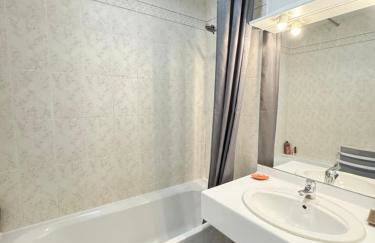 Le Bignon - Wifi, TV, 4 personnes, 1 min à pied du tram - Foto 6