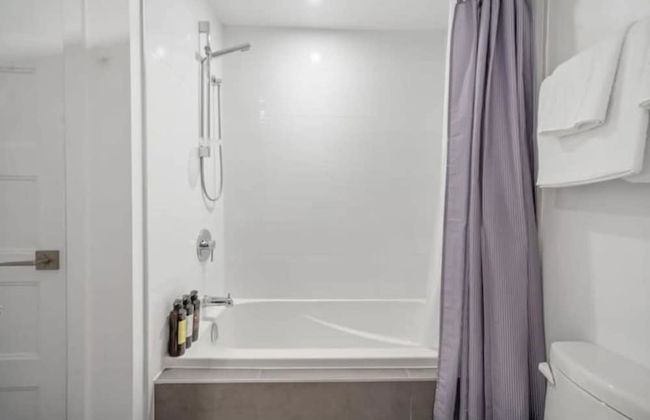 Downtown Metro Frontenac 2 BR new Apartment max 6p - Photo 16