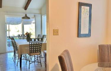 3.2 near University and Memorial Hospital - Photo 4