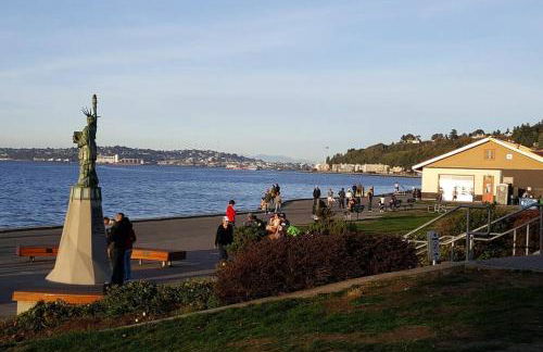 Alki Beach Cottage, NEW, 2 bedrooms, 2 bathrooms, near beach, AC, WD, Parking - Foto 44