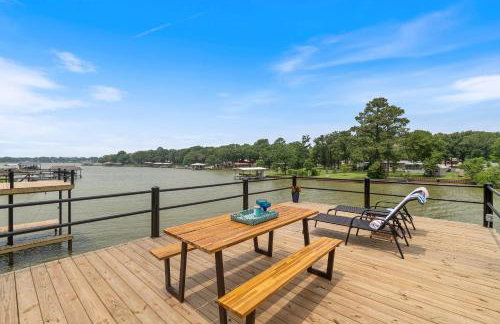 The Benjamin I - 2022 Built Luxury Retreat with Backyard Paradise with Hot Tub Outdoor Movie Screen Dock & Boat Rental - Foto 1