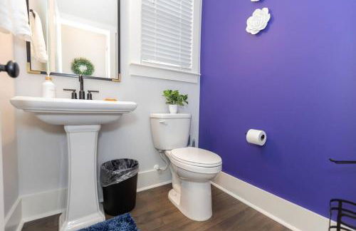 Birdsong Bungalow - Hot Tub, Game Room, Fire Pit - Foto 52