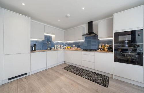 Newly Refurbished 2 Bed Flat - Photo 8