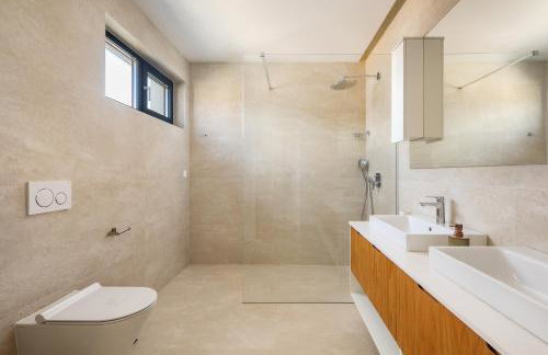 Villa Levita with Pool - Photo 53