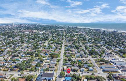 Summer Bliss 3BR Home, Walk to Beach Master Suite Sleeps 9 - Foto 9