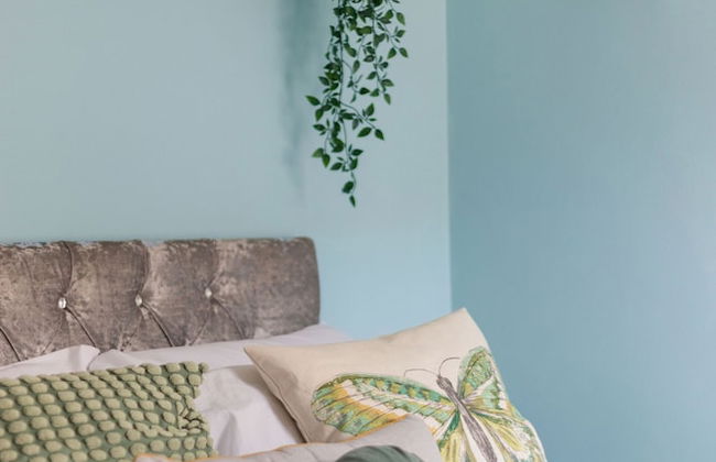 Elegant 4bed House-free Parking - Photo 2