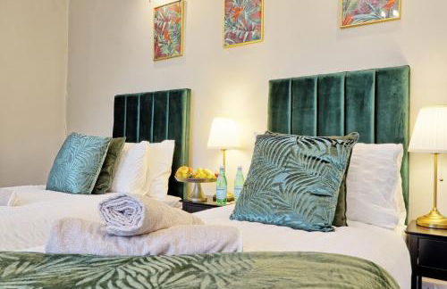 Large 5-Bedroom Home, Perfect for Long Stays & Team Accommodation - Foto 72