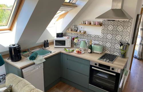 Grove View Studio Apartment - Photo 13