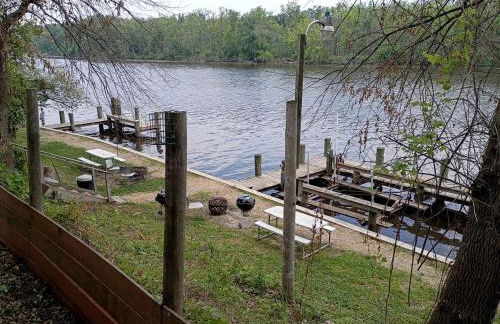 Cozy Riverside Cabin Rental with Fishing Access on Wolf River, Wisconsin - Foto 10