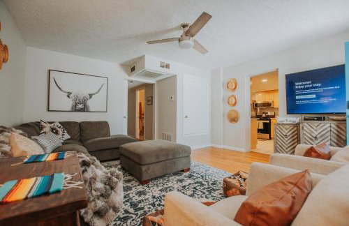 Cowboy Den-Private Hot Tub-Game Room-Pet Friendly-No Pet Fees! - Foto 7