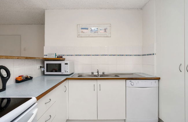 Bayview Beachfront Apartments, in town right on the beach - Foto 24