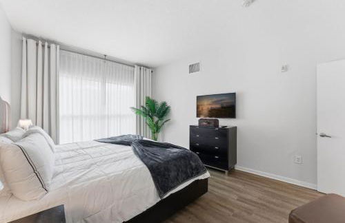 Orlando Getaway with Pool View Balcony - Foto 7