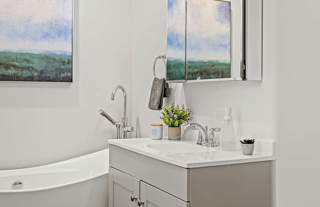 Happy Trails Chalet by Avantstay Sauna Deck Private Community Beach Access - Photo 33