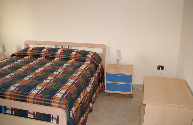 Old Farmhouse Set In A Citrus Grove - Photo 2