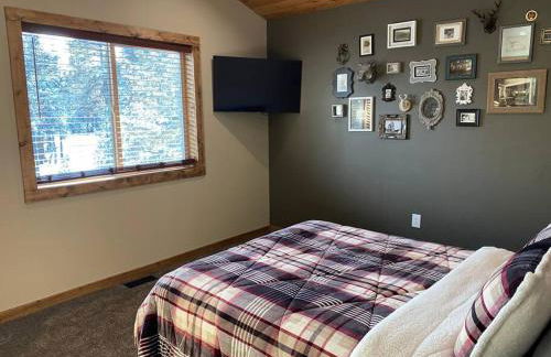 One of a Kind Cabin, Covered Deck, Spa, and Games - Foto 26